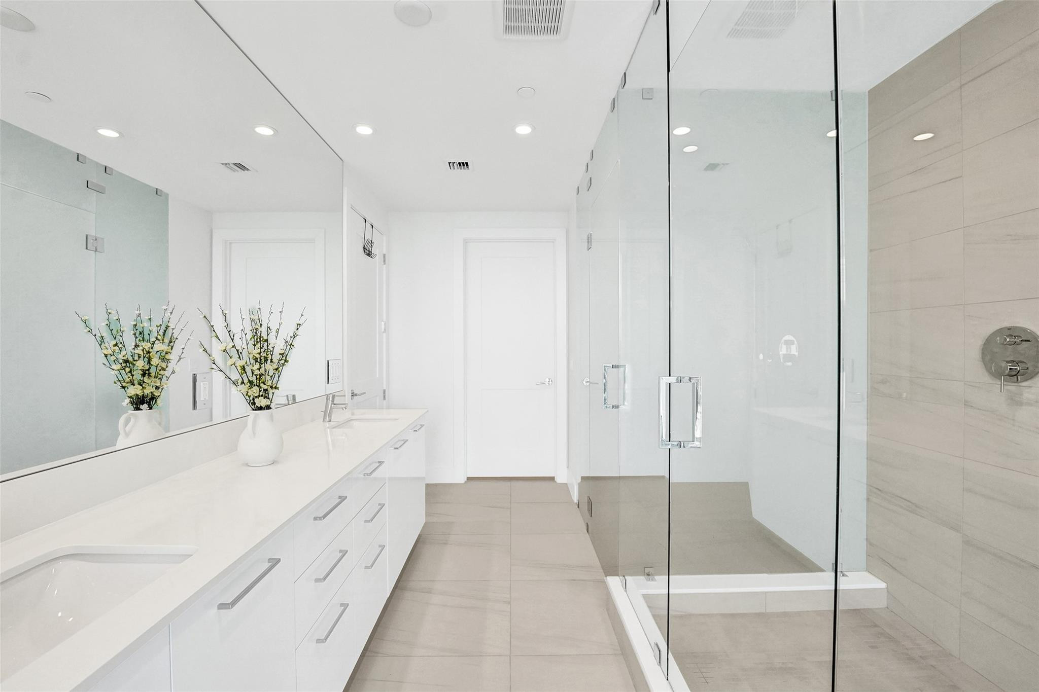 153 N Seabreeze Boulevard 1204