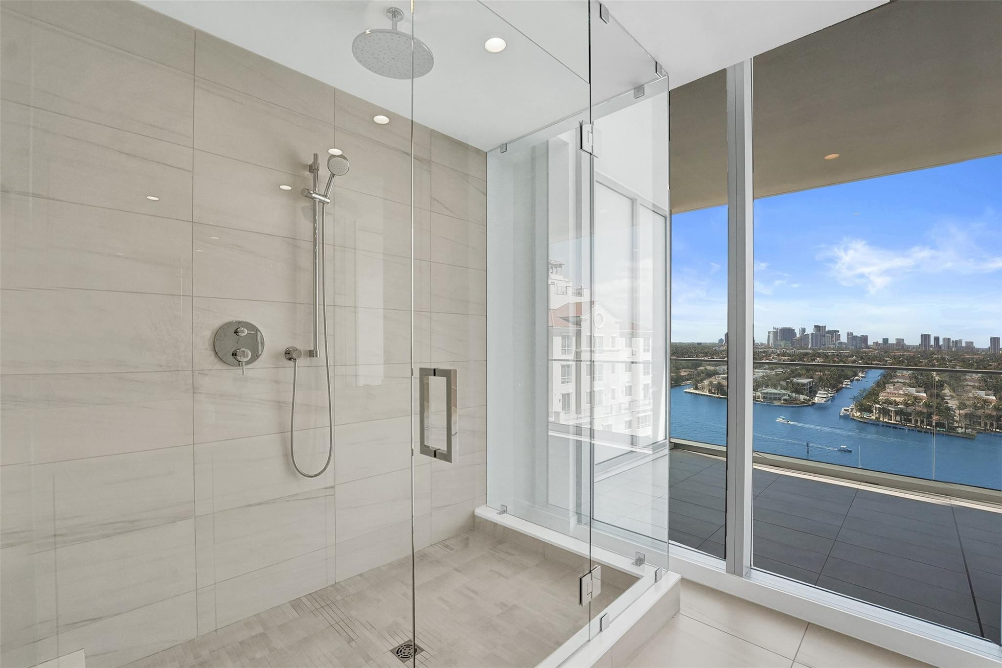 153 N Seabreeze Boulevard 1204