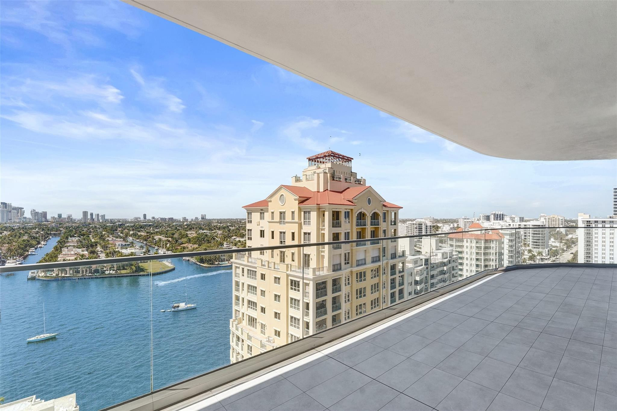 153 N Seabreeze Boulevard 1204