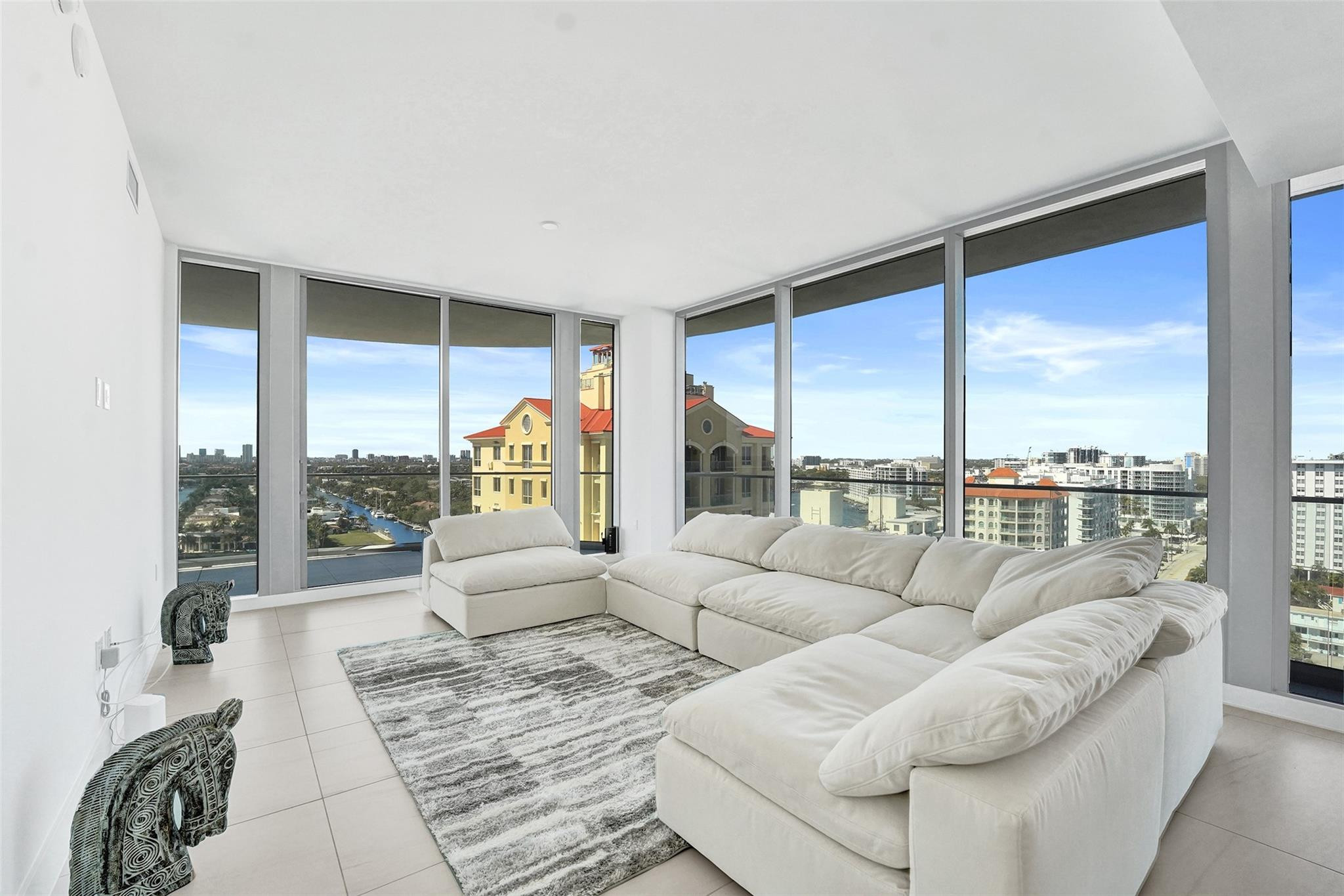 153 N Seabreeze Boulevard 1204