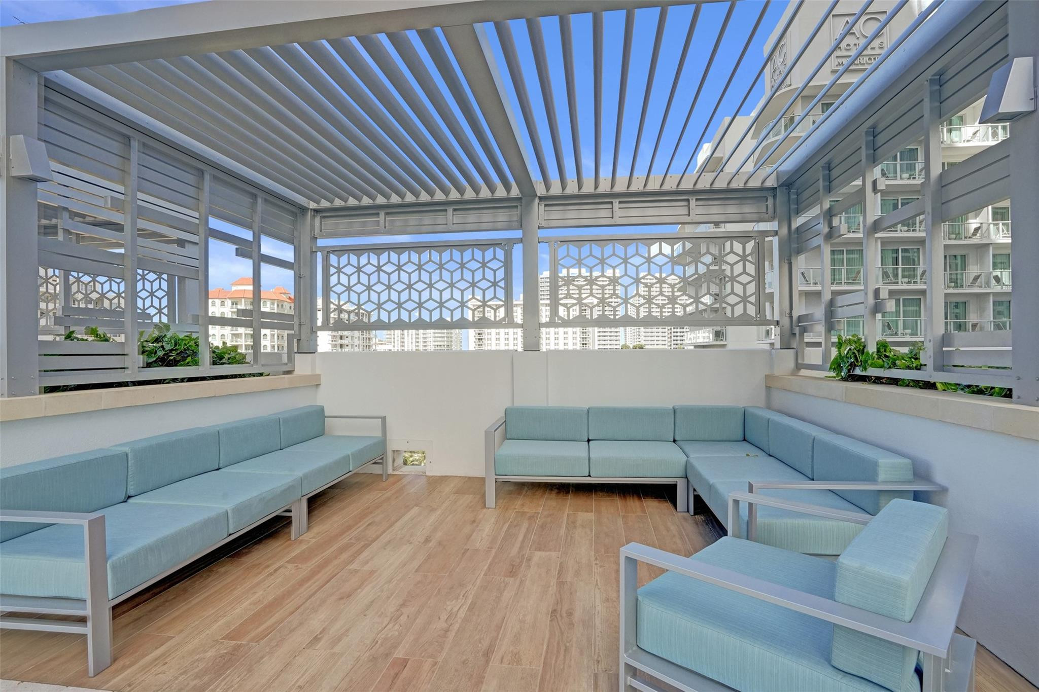 153 N Seabreeze Boulevard 1204