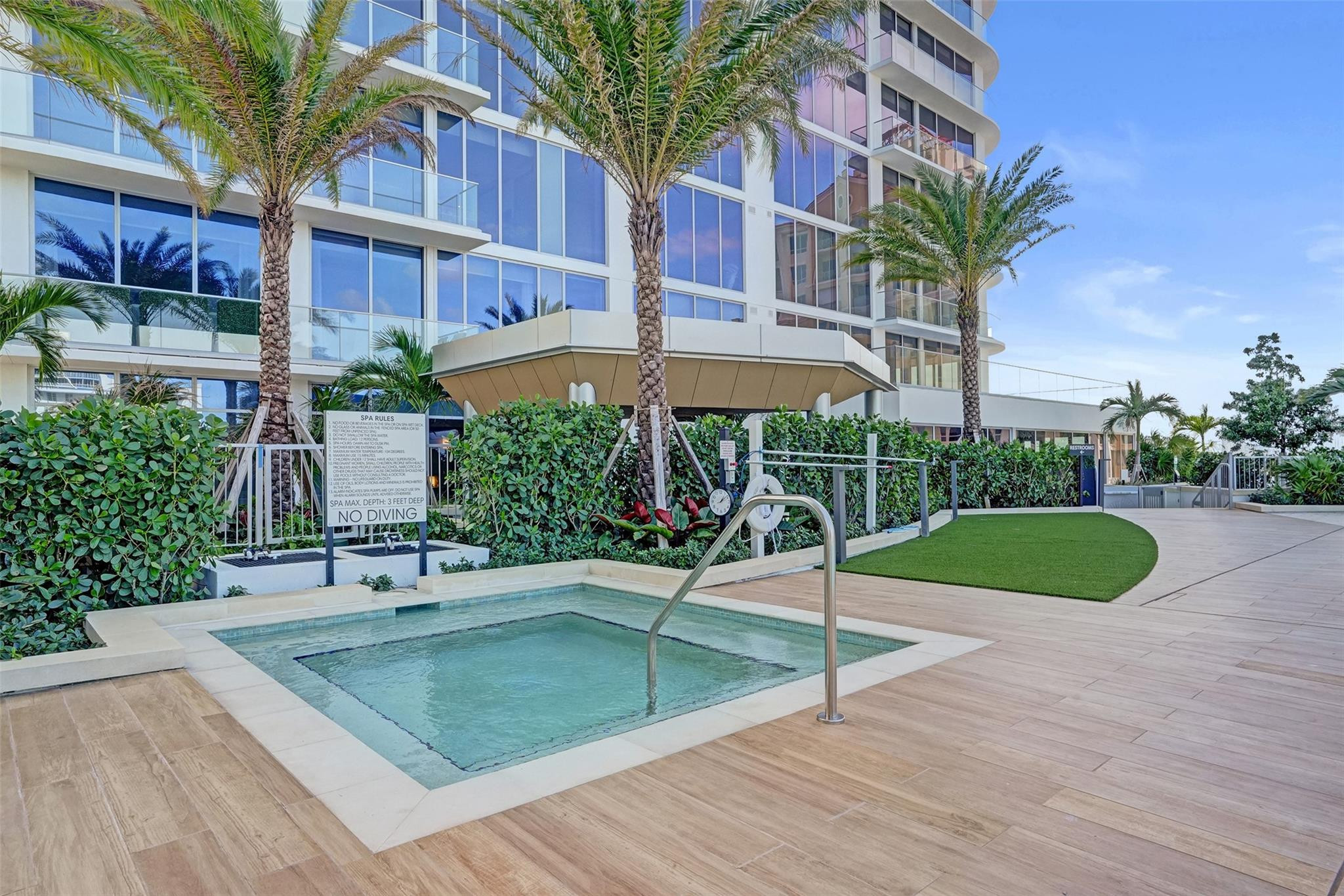 153 N Seabreeze Boulevard 1204