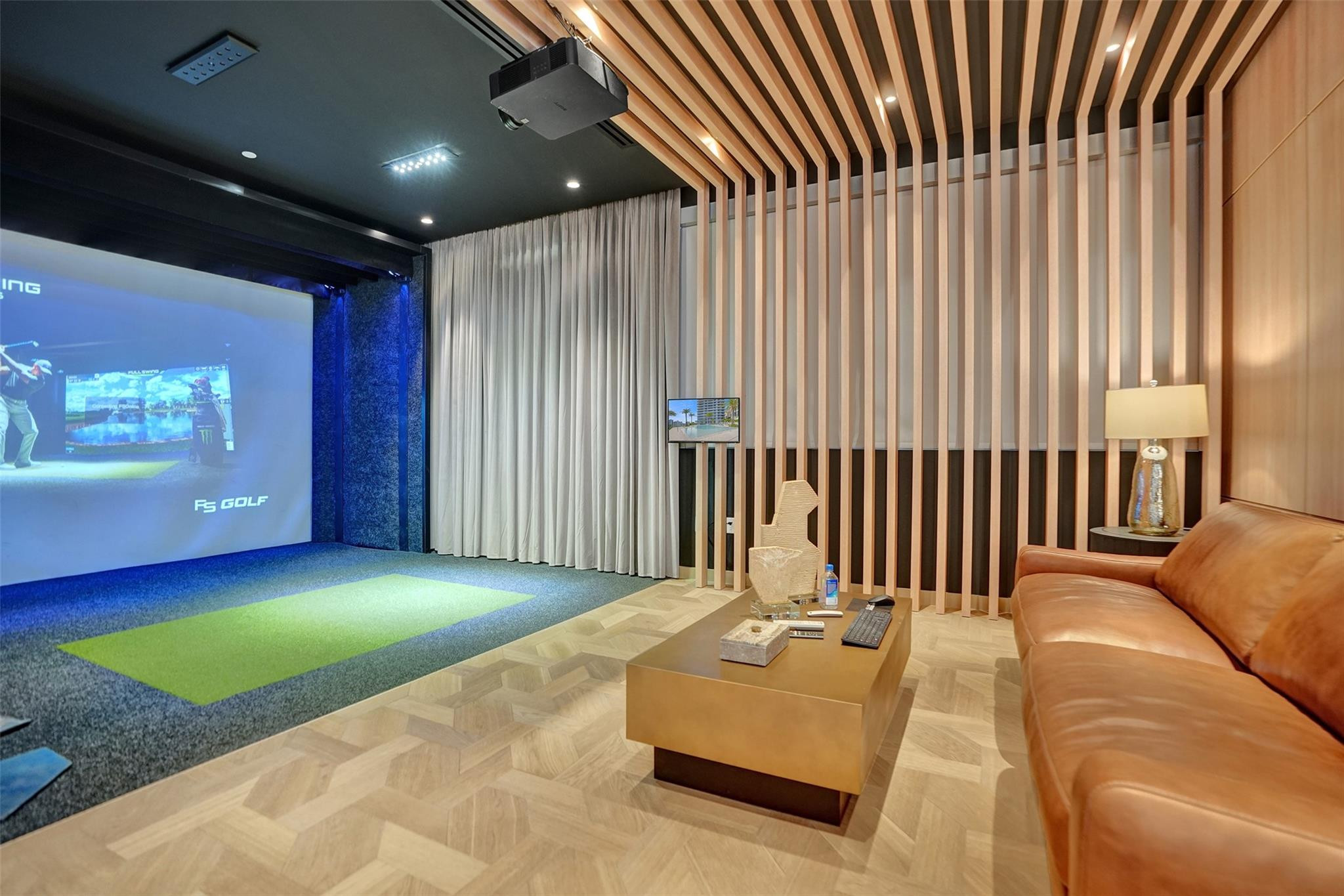 153 N Seabreeze Boulevard 1204