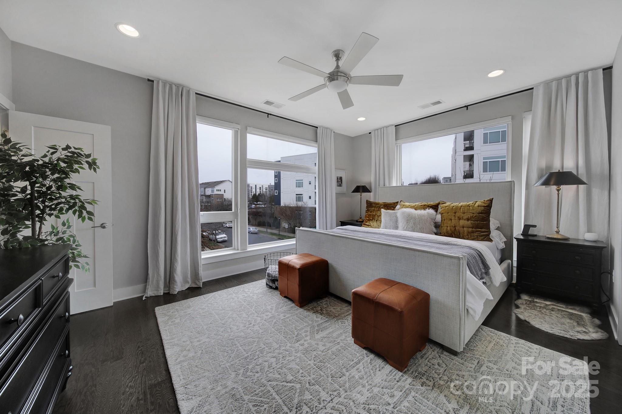 107 W Poindexter Drive