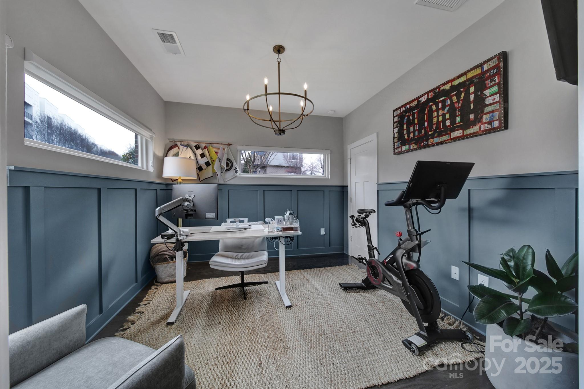 107 W Poindexter Drive
