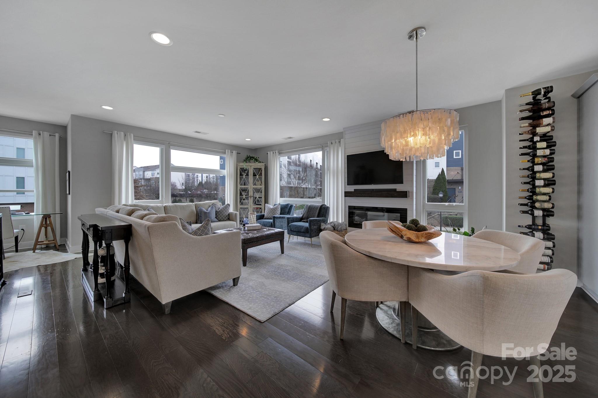 107 W Poindexter Drive