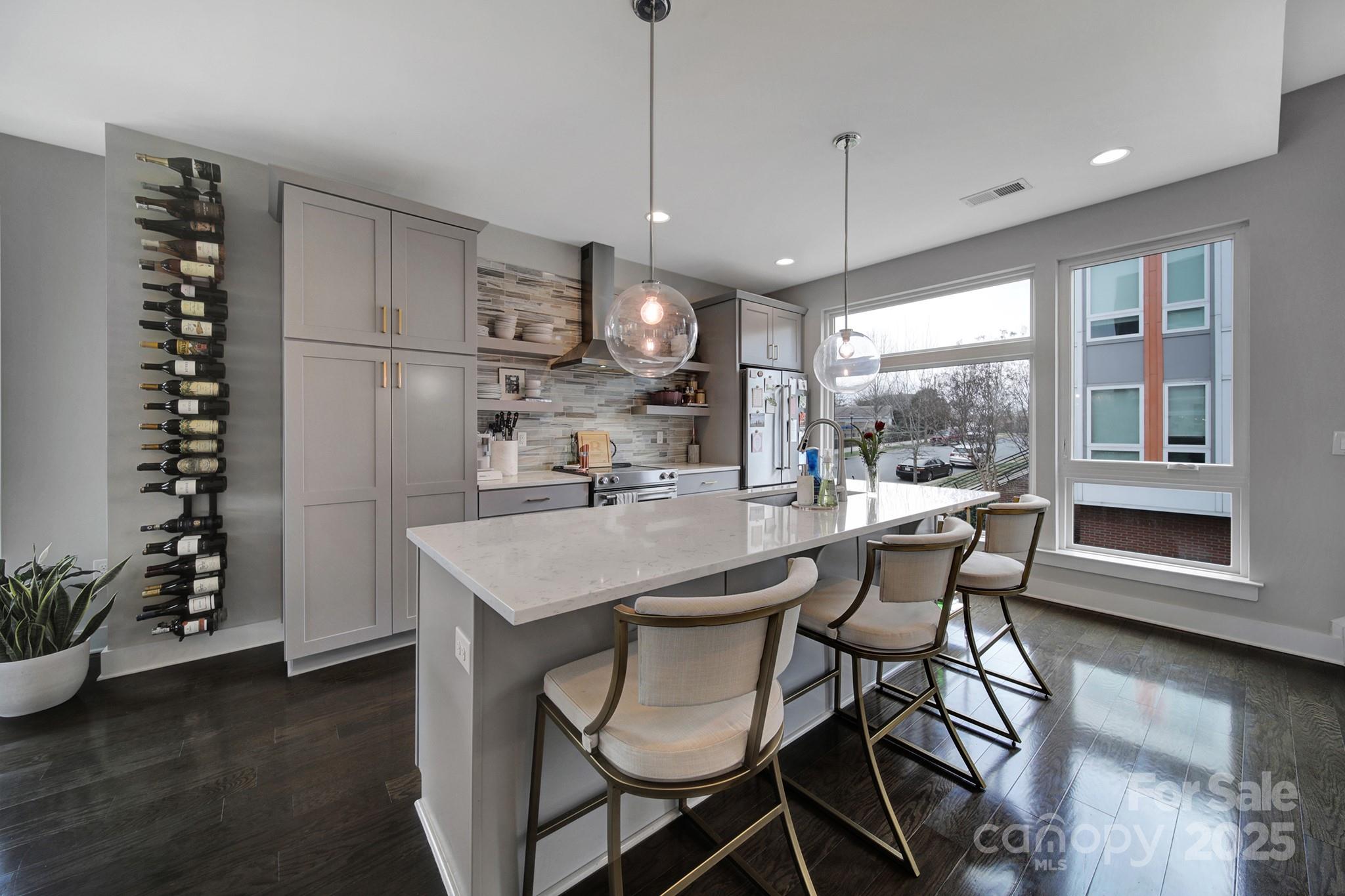 107 W Poindexter Drive