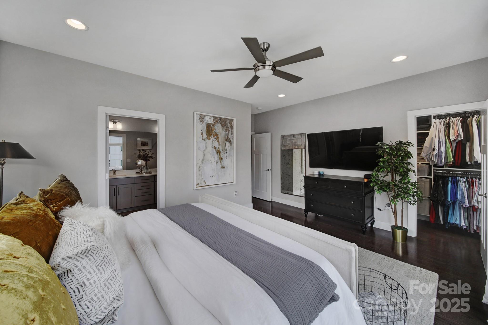 107 W Poindexter Drive
