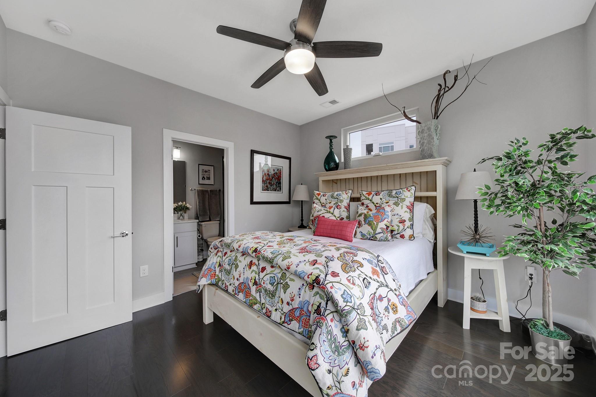 107 W Poindexter Drive
