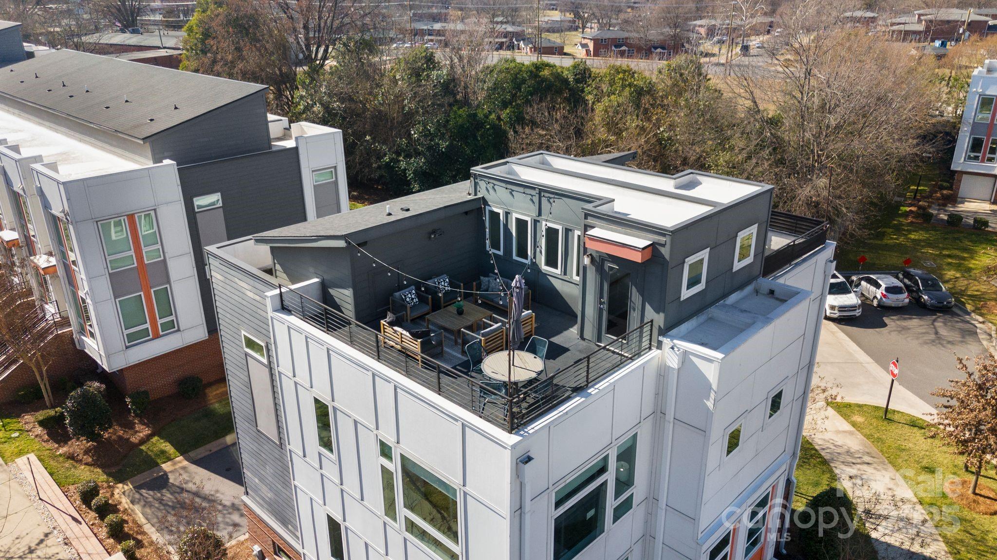 107 W Poindexter Drive