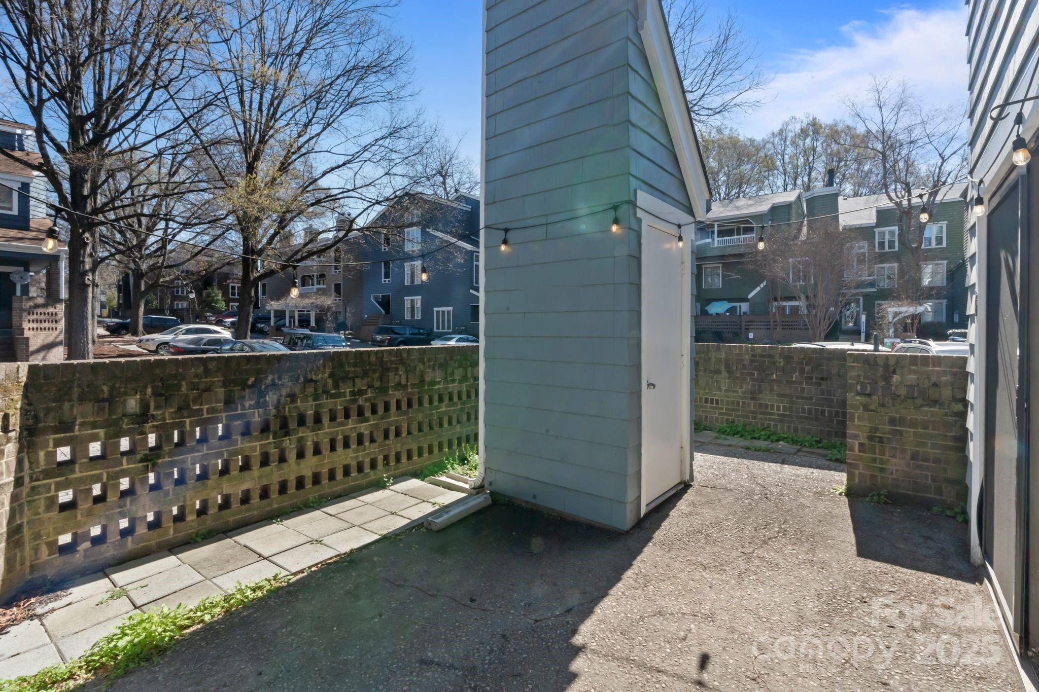 419 W 8th Street