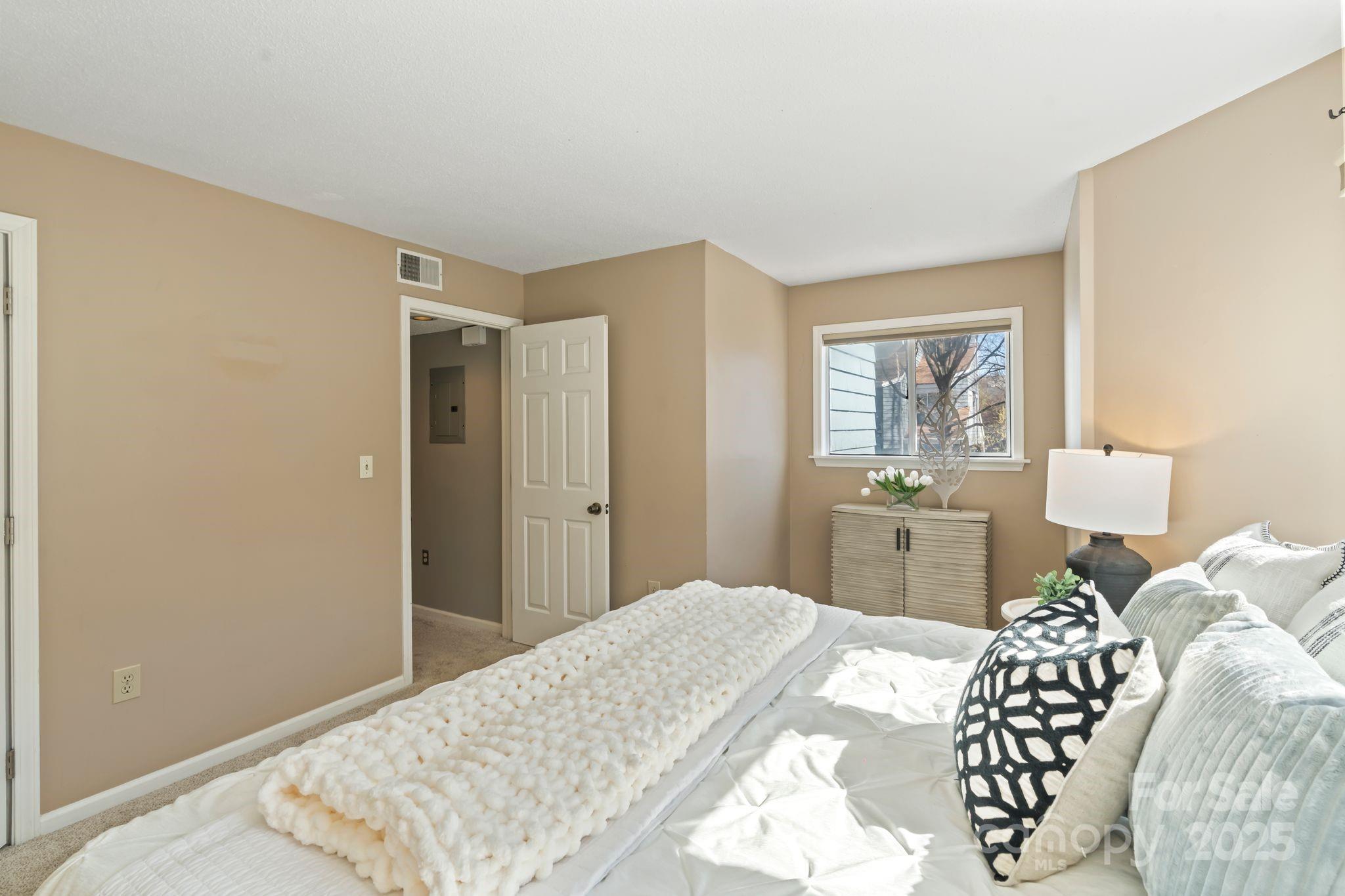 419 W 8th Street