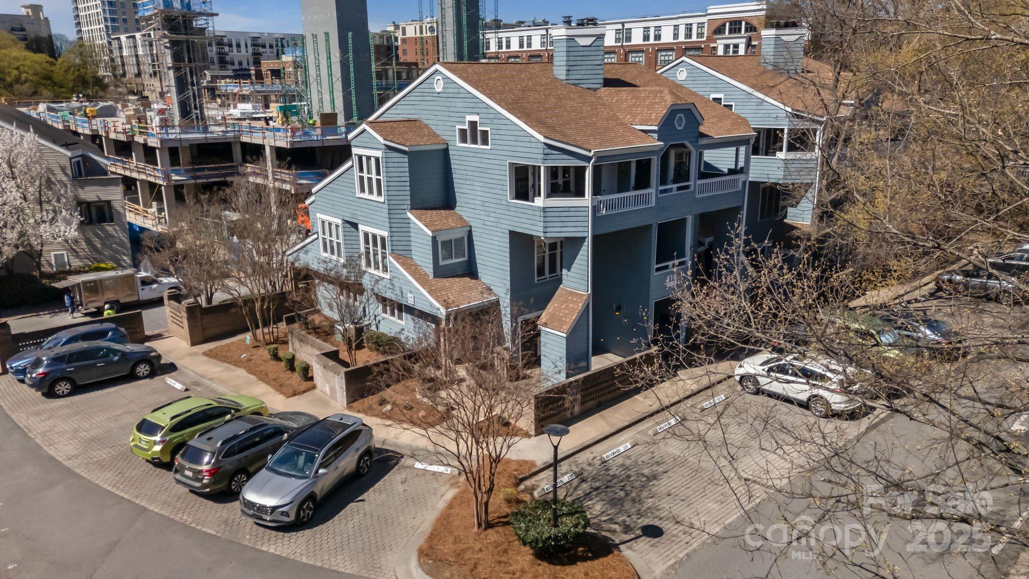 419 W 8th Street