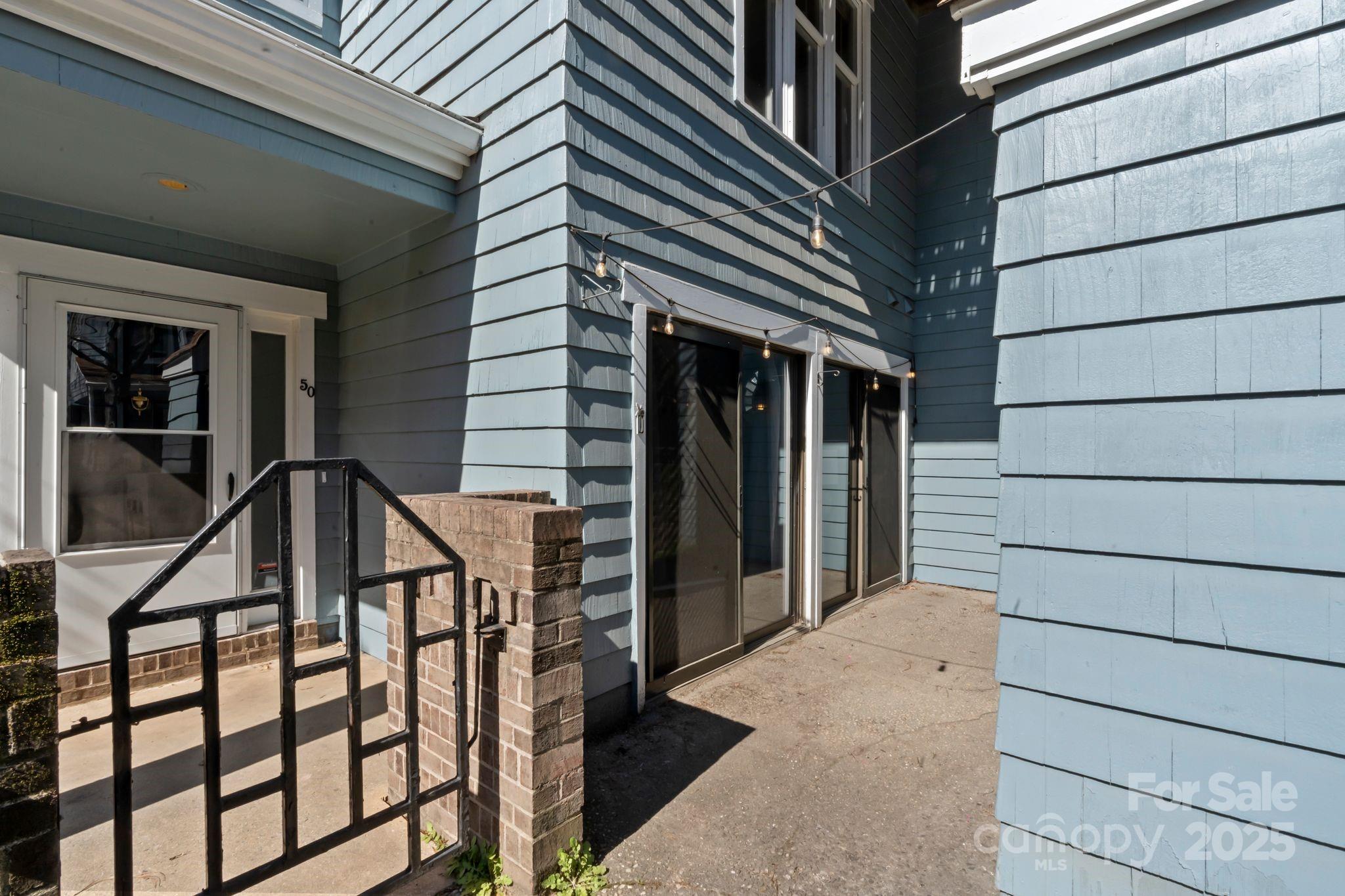 419 W 8th Street