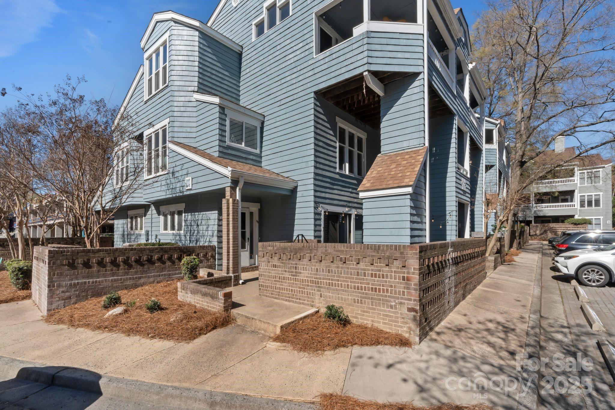 419 W 8th Street