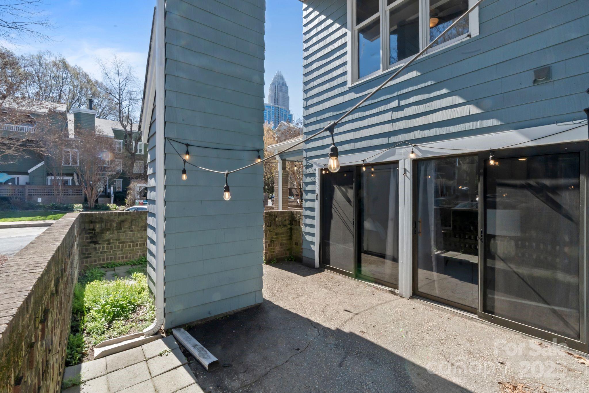 419 W 8th Street