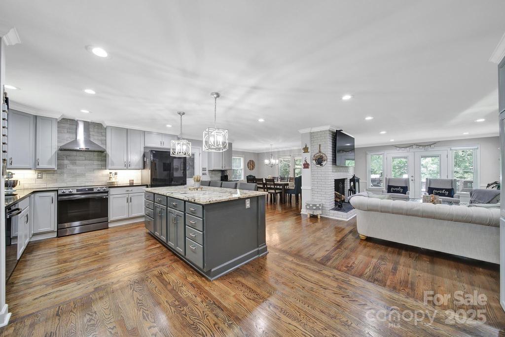 926 Meadow Lakes Road