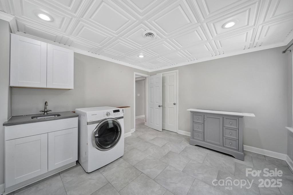 926 Meadow Lakes Road