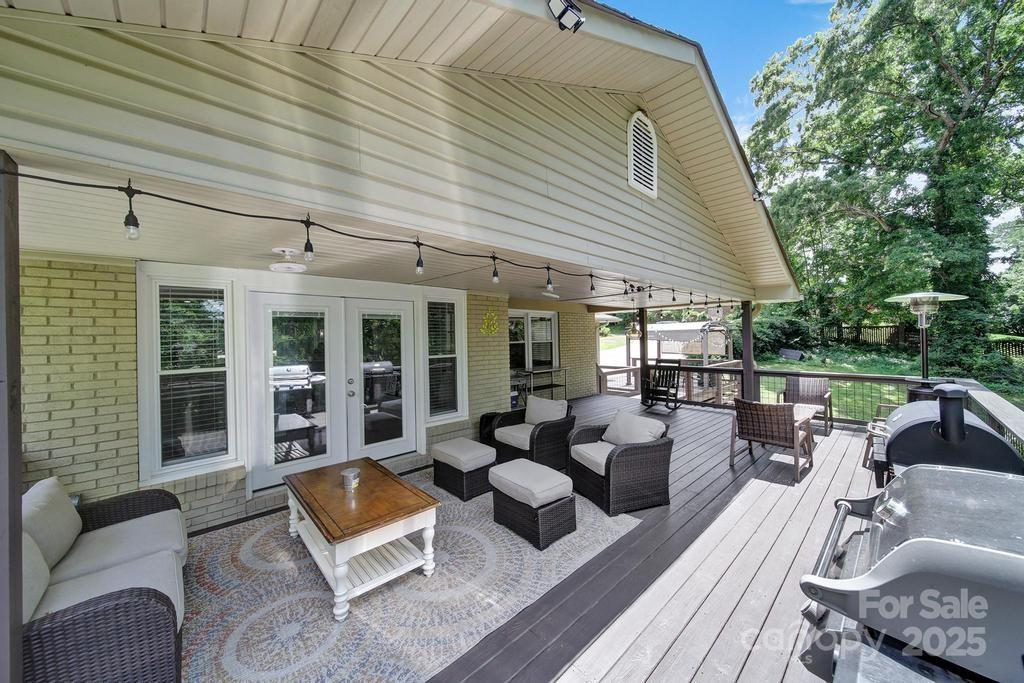 926 Meadow Lakes Road