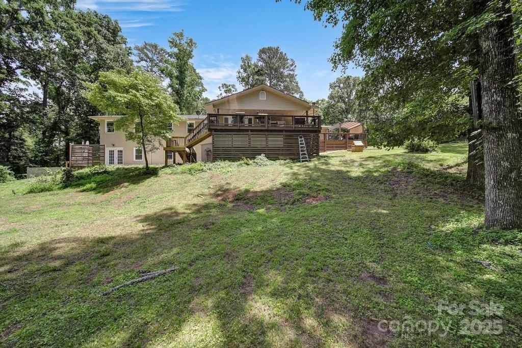 926 Meadow Lakes Road