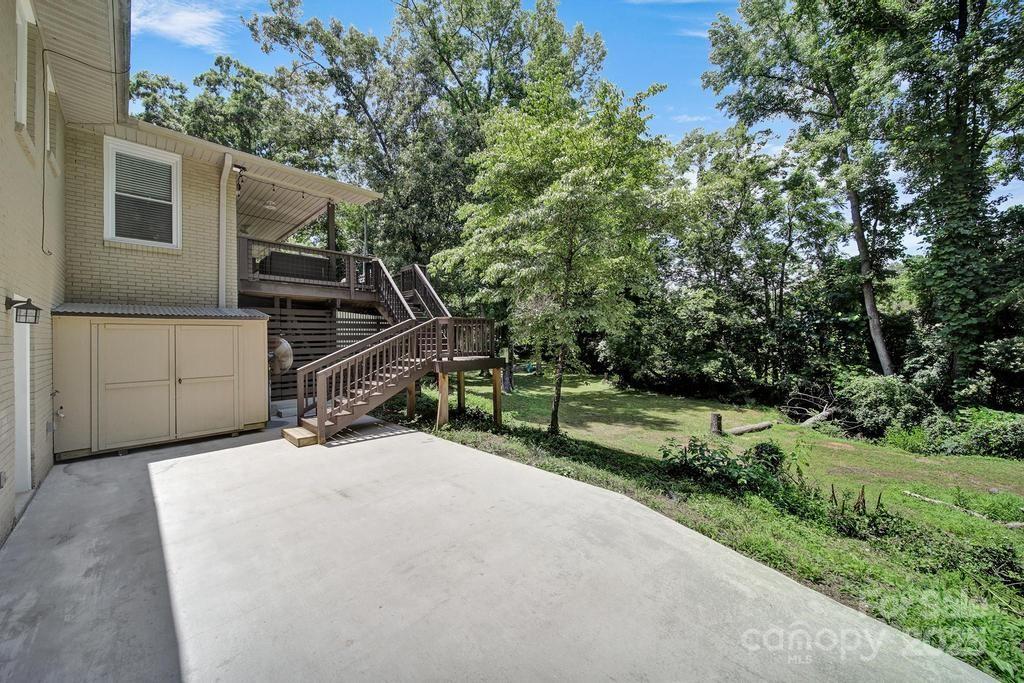 926 Meadow Lakes Road