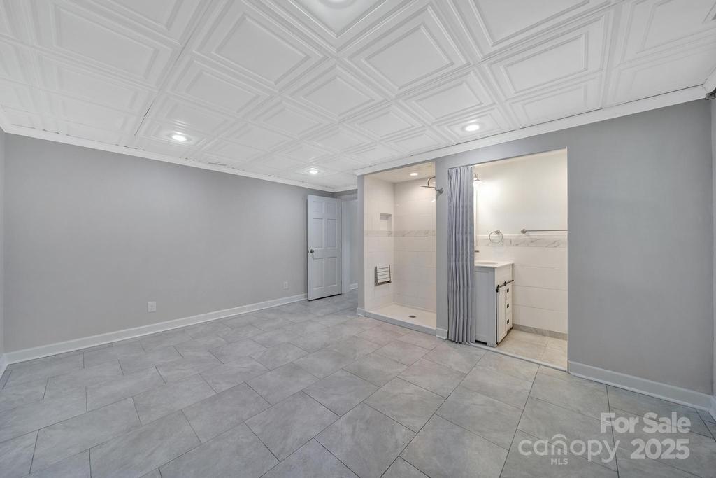 926 Meadow Lakes Road