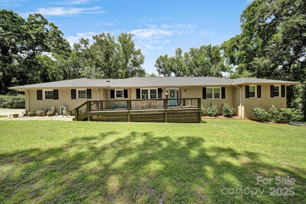 926 Meadow Lakes Road