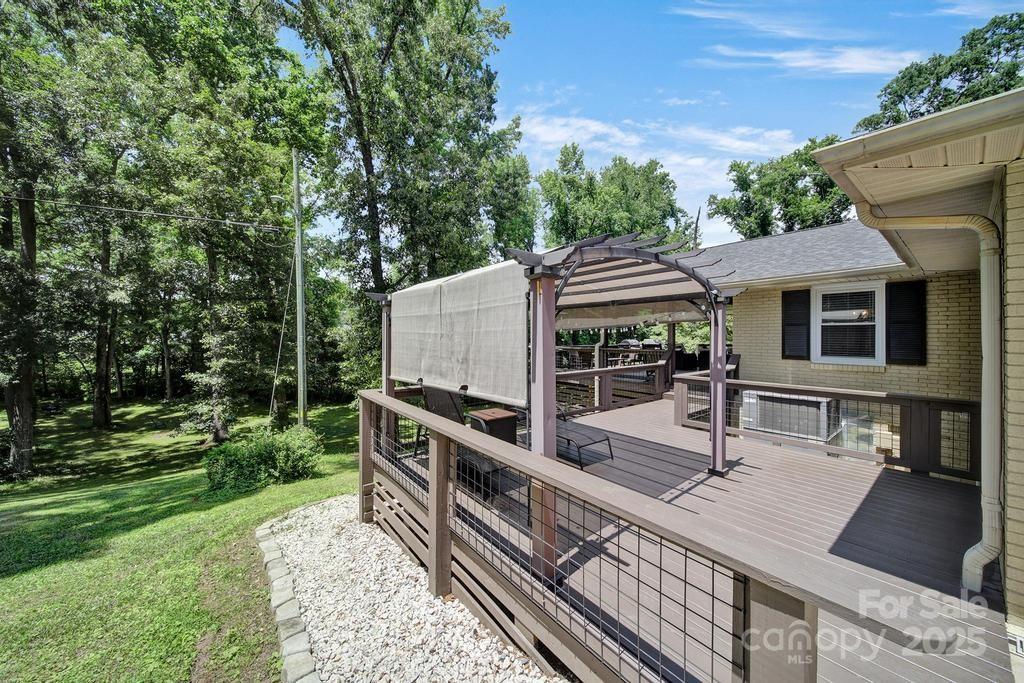 926 Meadow Lakes Road