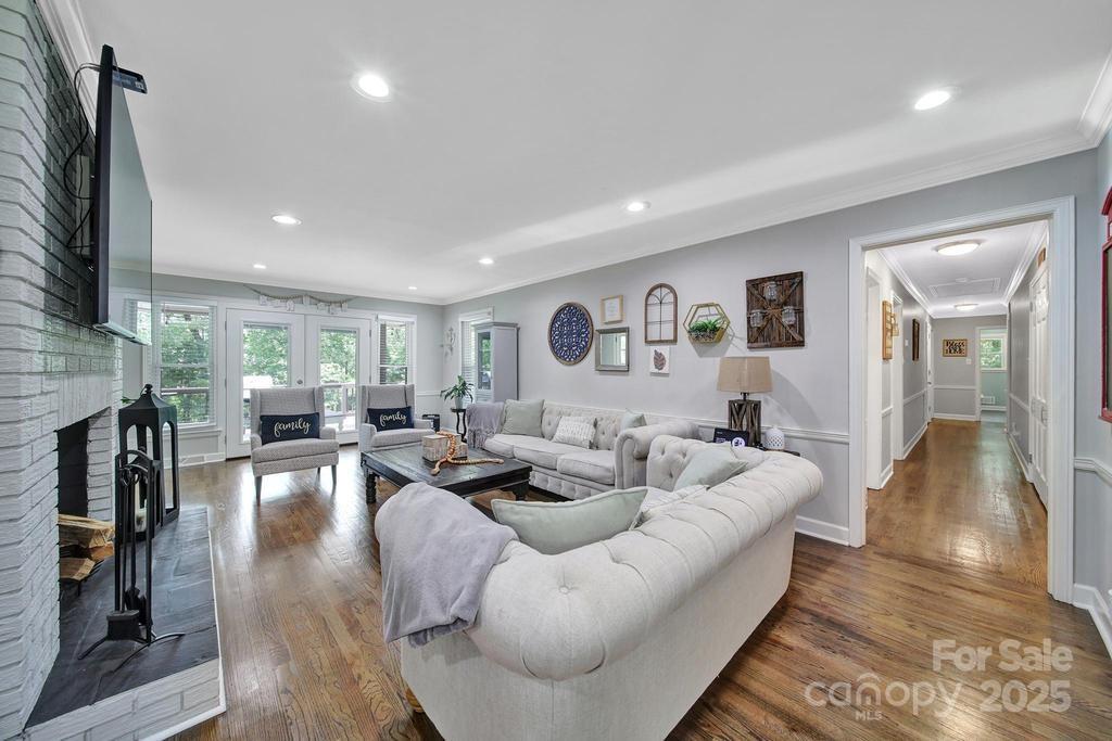 926 Meadow Lakes Road