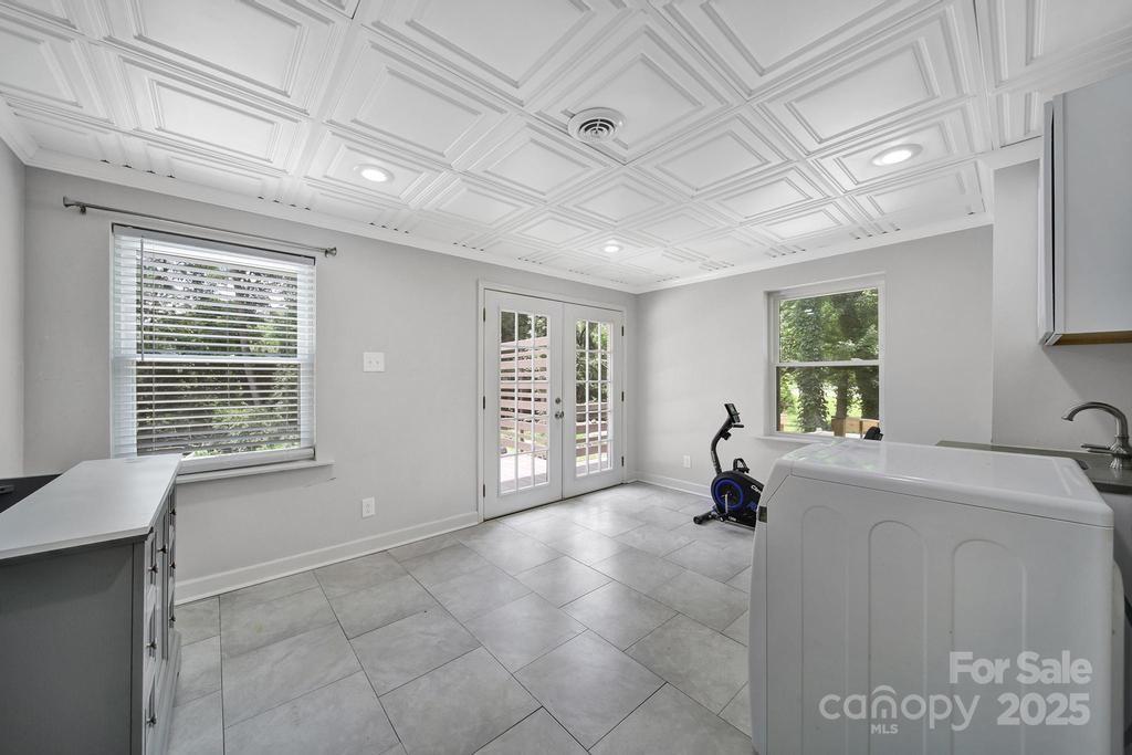 926 Meadow Lakes Road