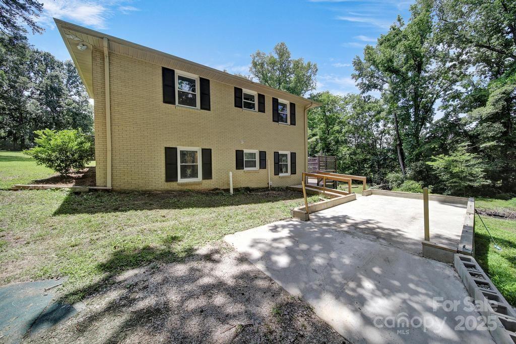 926 Meadow Lakes Road