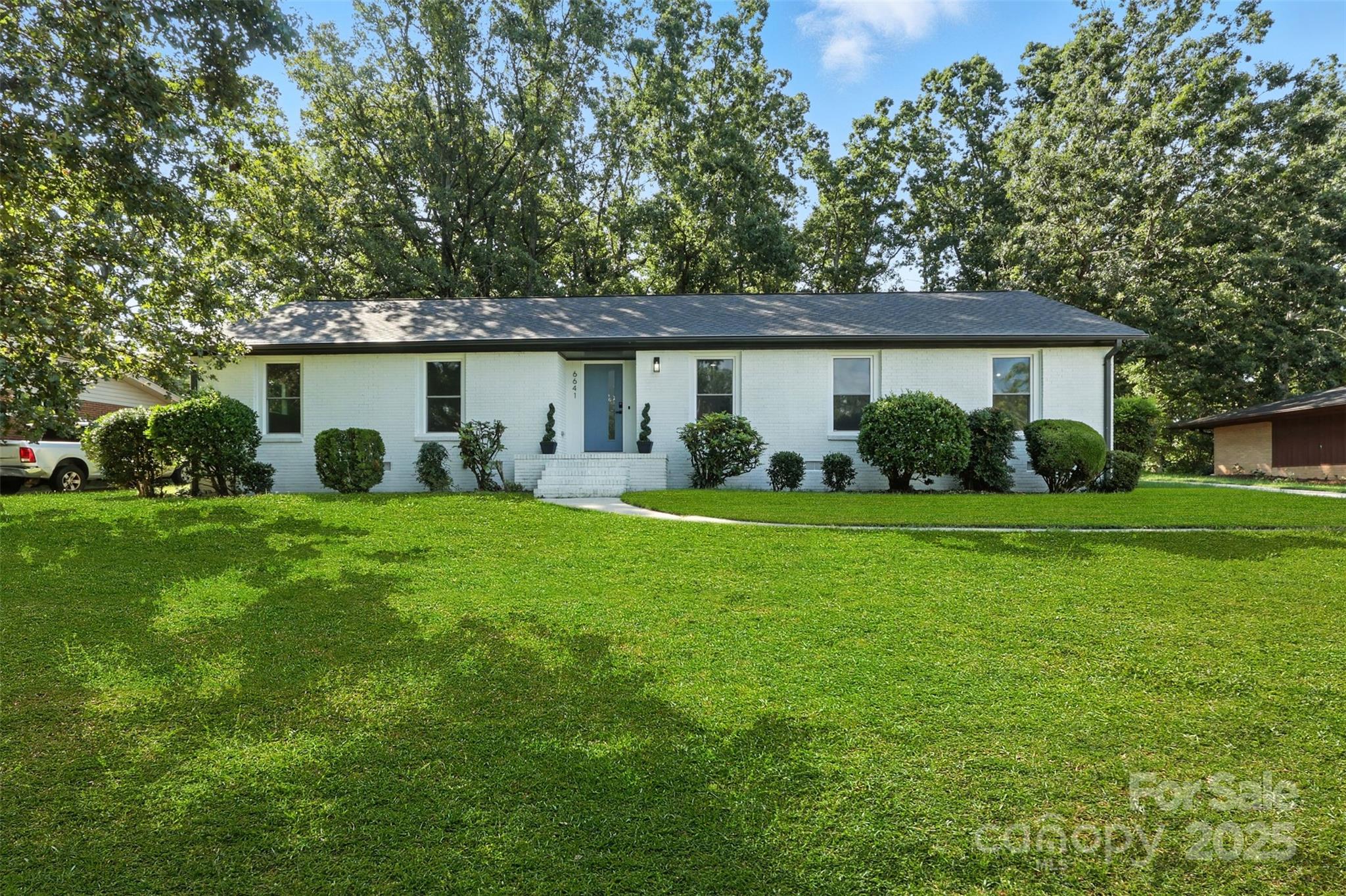 6641 Pawnee Drive