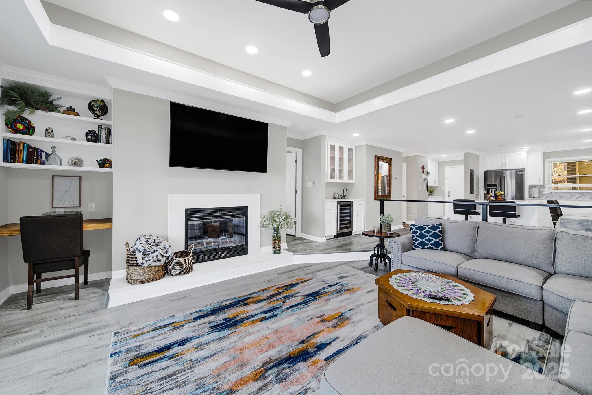 7340 Lakefront Drive Unit: 12