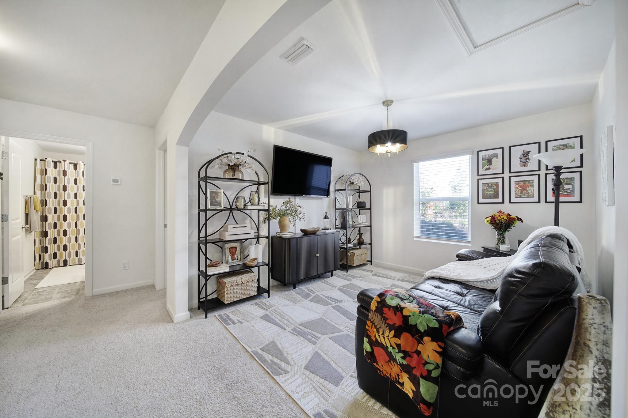 1028 Von Buren Boulevard