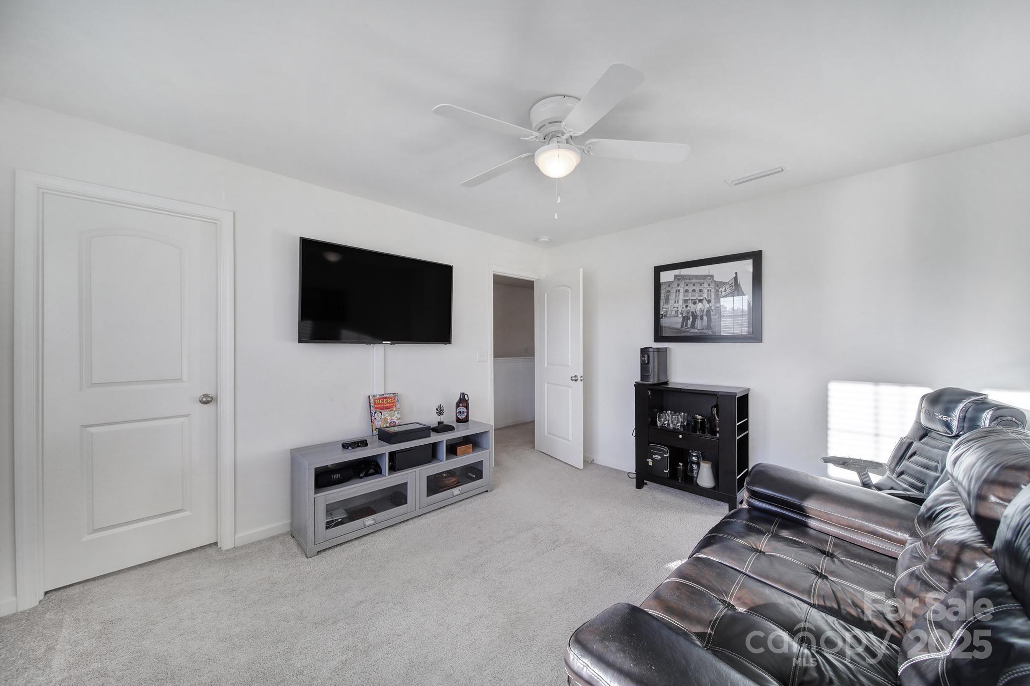 1028 Von Buren Boulevard