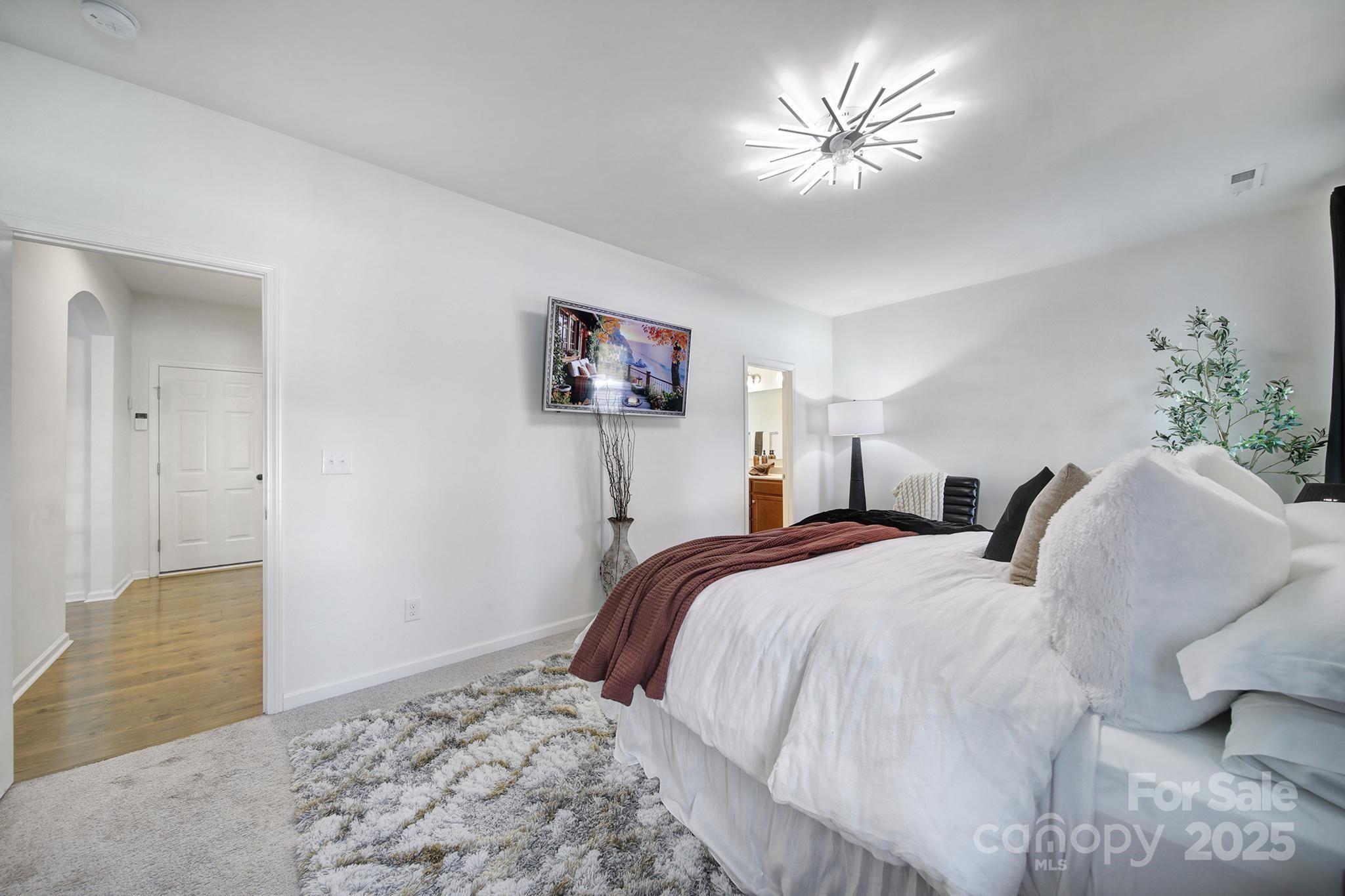 1028 Von Buren Boulevard