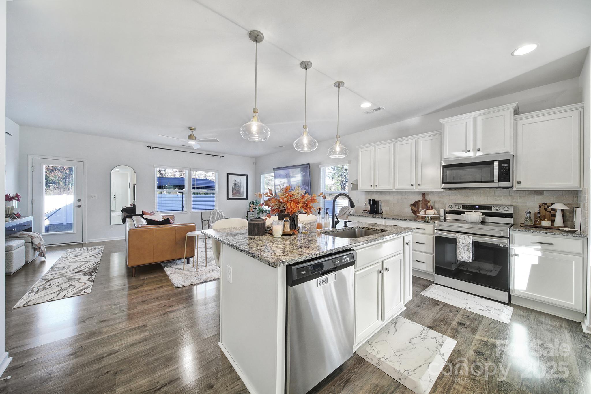 1028 Von Buren Boulevard