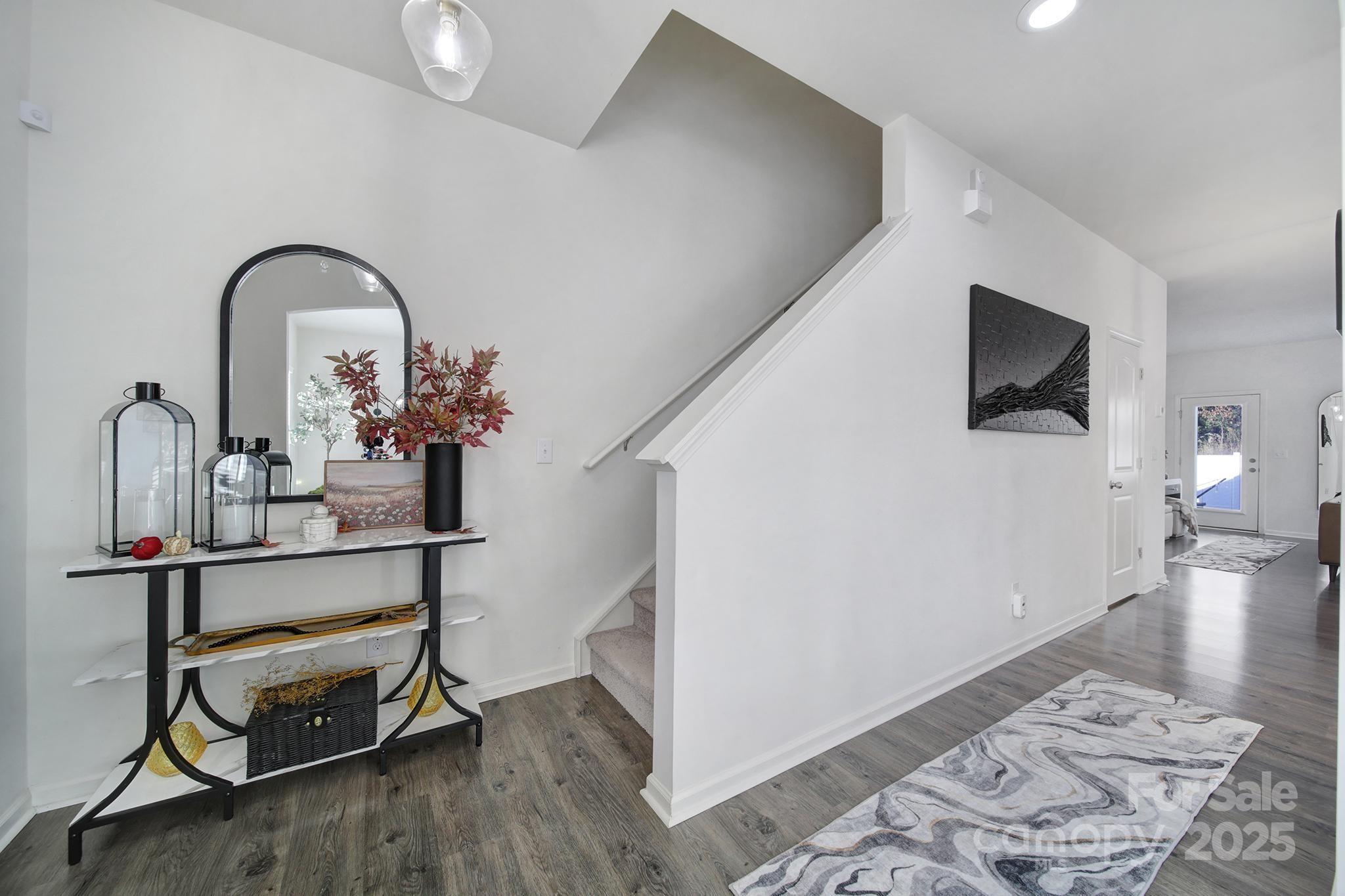 1028 Von Buren Boulevard