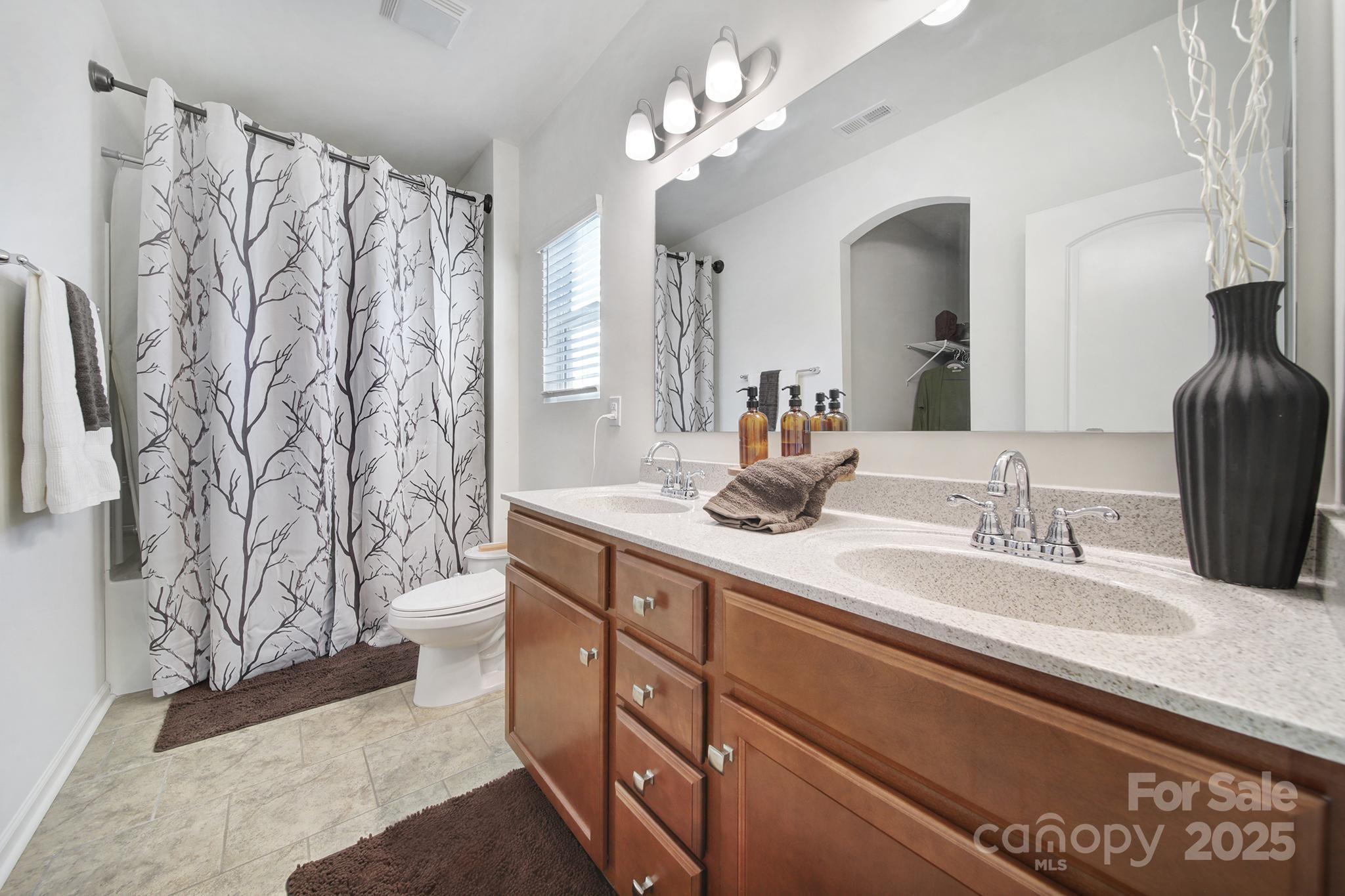 1028 Von Buren Boulevard