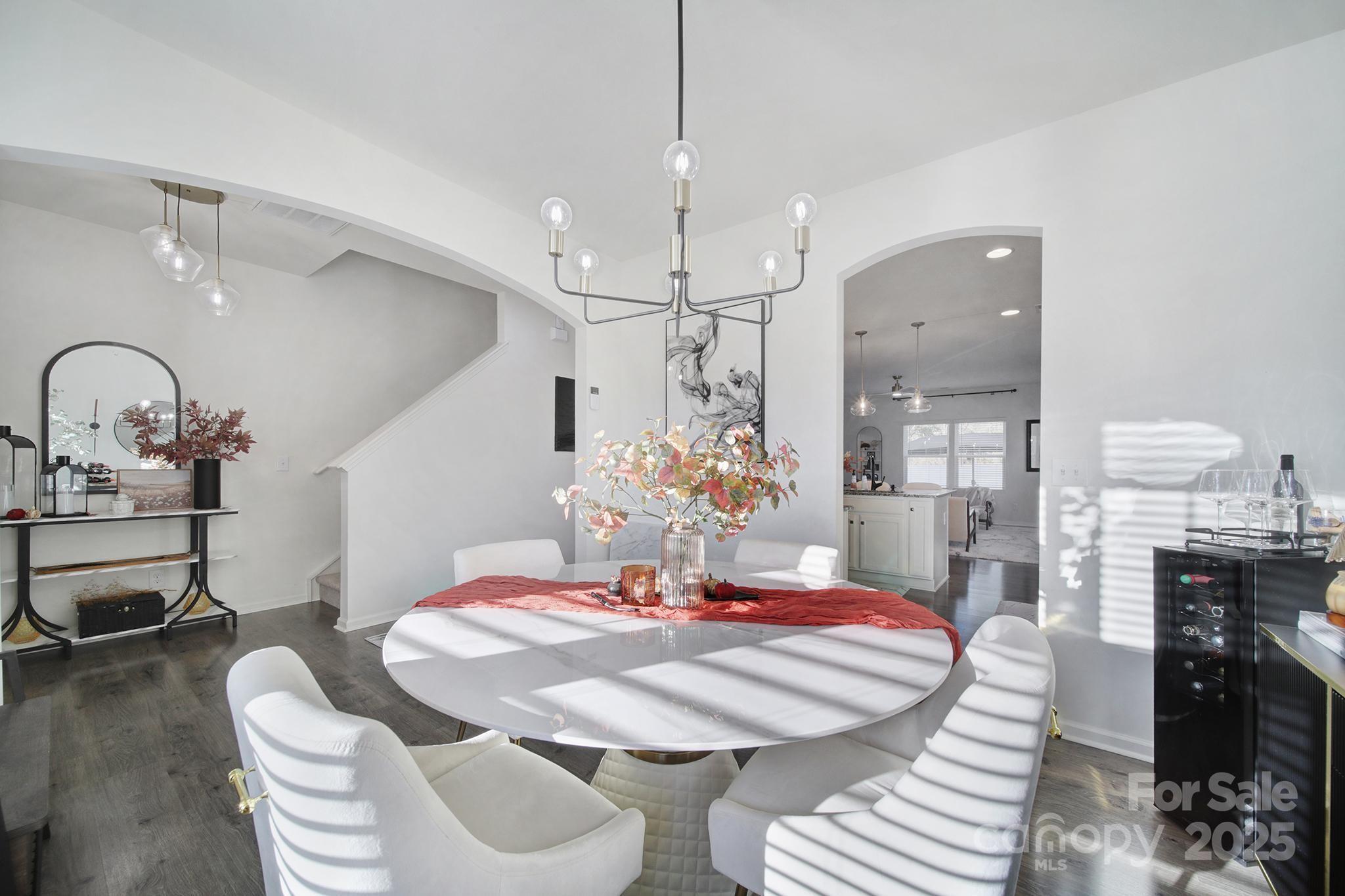 1028 Von Buren Boulevard