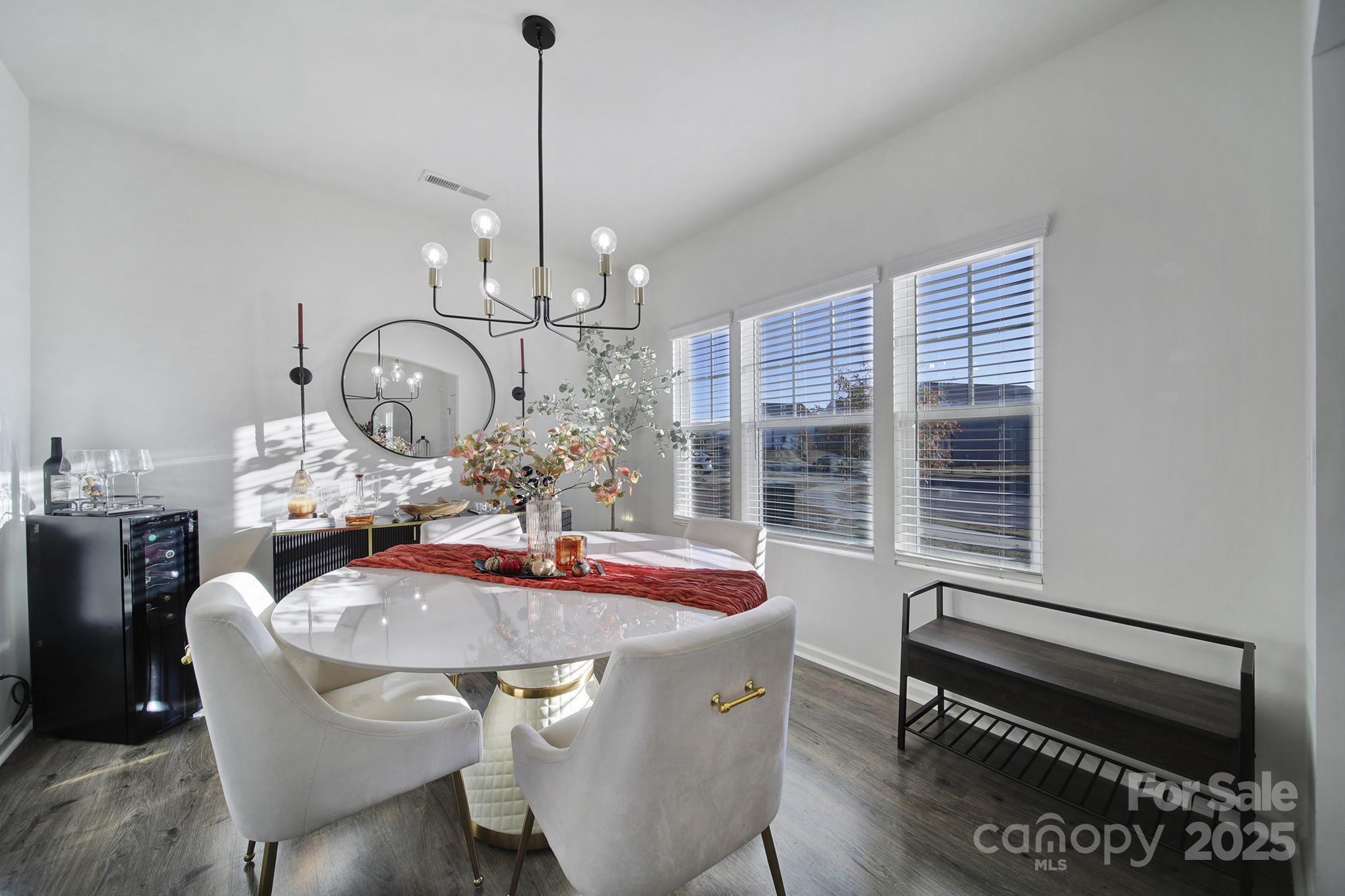 1028 Von Buren Boulevard