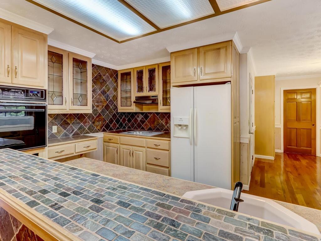 5121 Merry Lane
