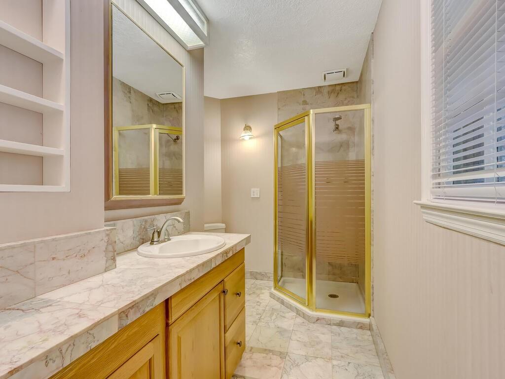 5121 Merry Lane