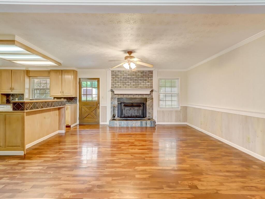 5121 Merry Lane