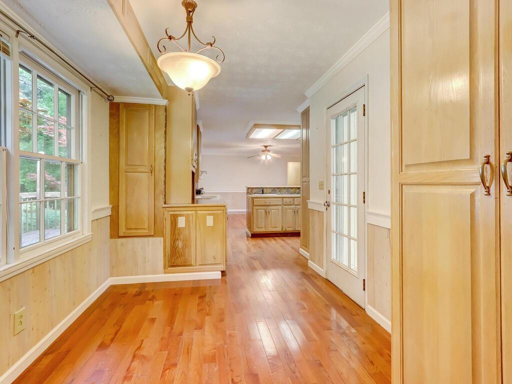 5121 Merry Lane