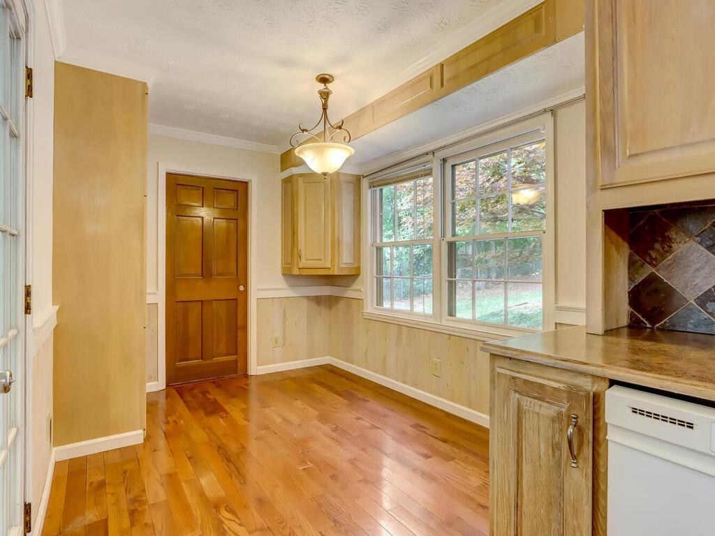 5121 Merry Lane