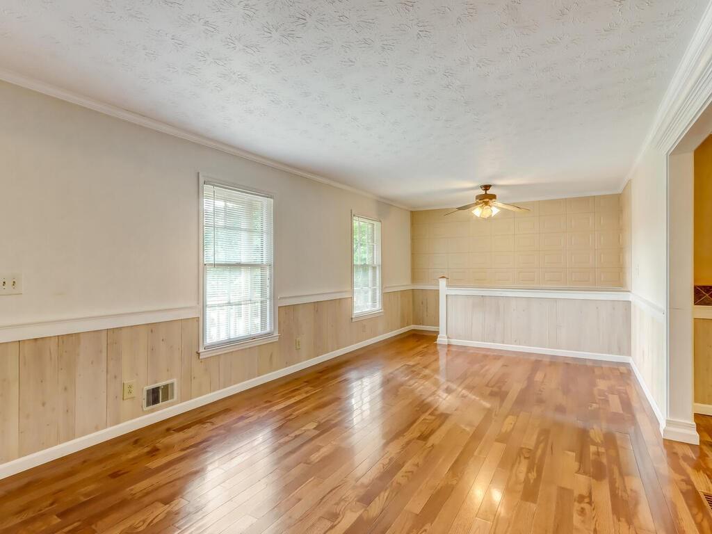 5121 Merry Lane