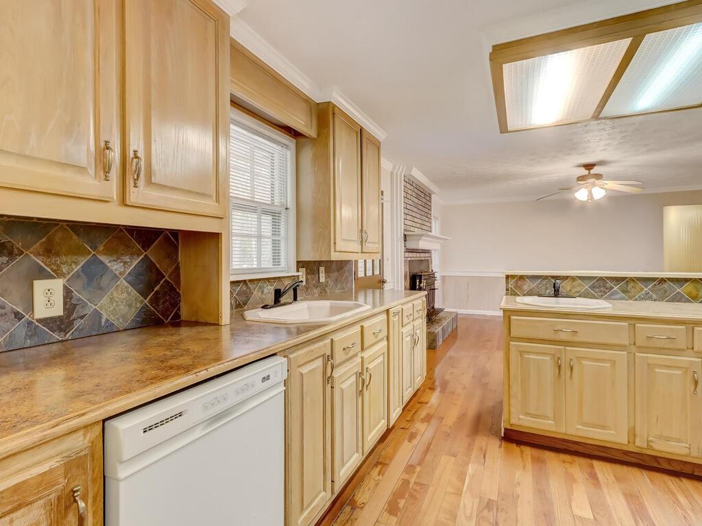 5121 Merry Lane