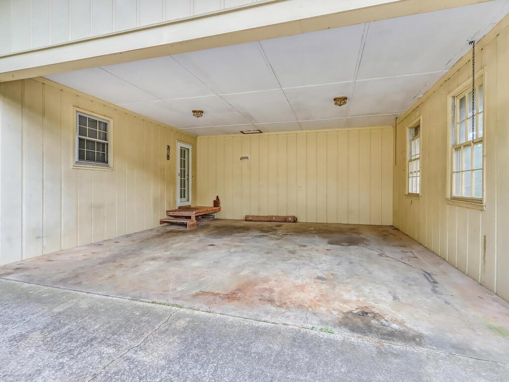 5121 Merry Lane