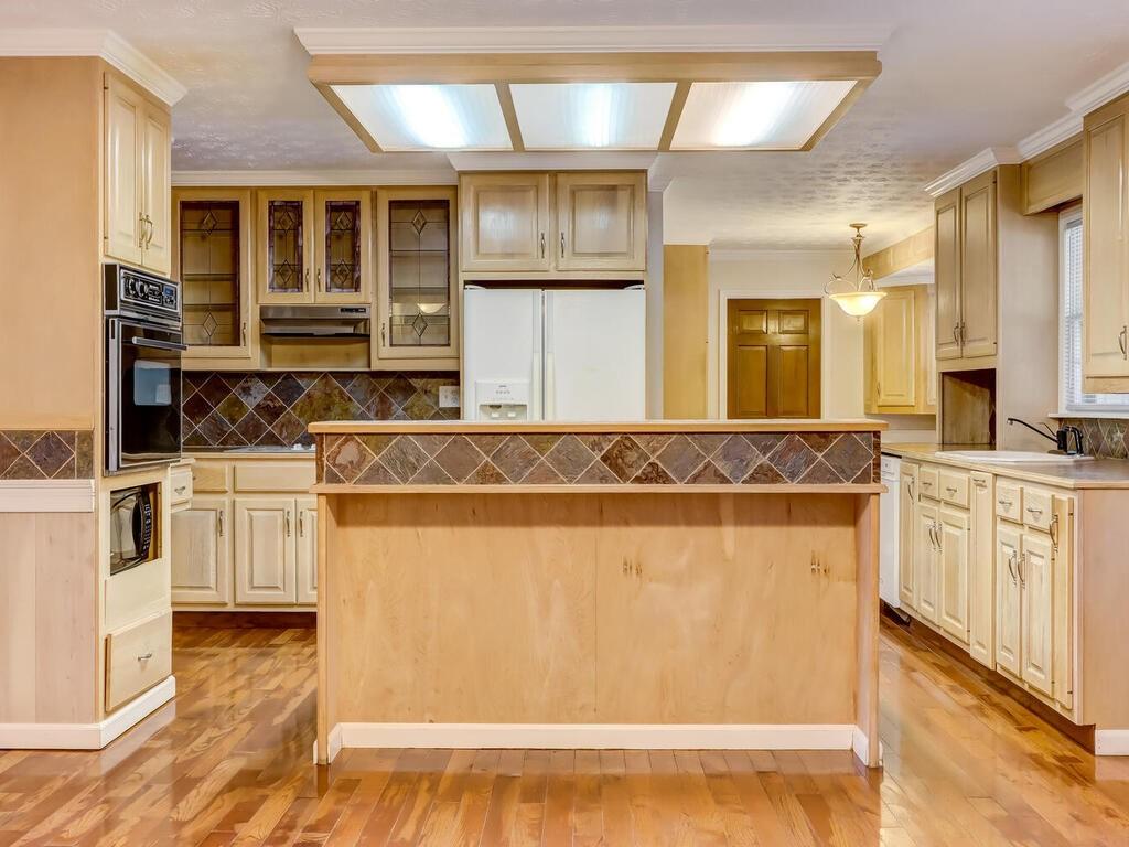 5121 Merry Lane
